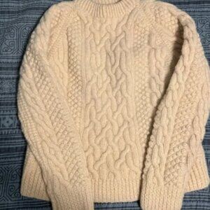 Women’s handmade 100% wool cable-knit sweater. Size approx XS. See measurements.